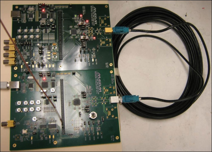 Figure 1. MAX9259/MAX9260 EV kits with 15m STP cable bench setup.