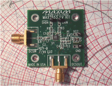 图1. 使用新的匹配元件(C2, L1, L3, C4)的MAX2653评估板，PCB不需要重新印刷。