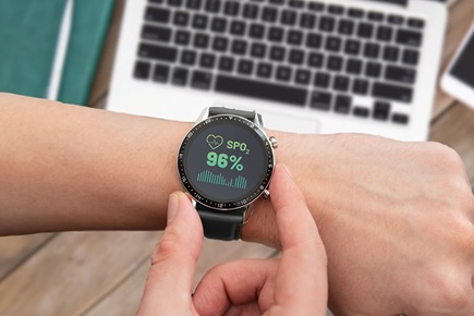 Figure 1. Measuring HR and SpO2 using a wrist-worn device.