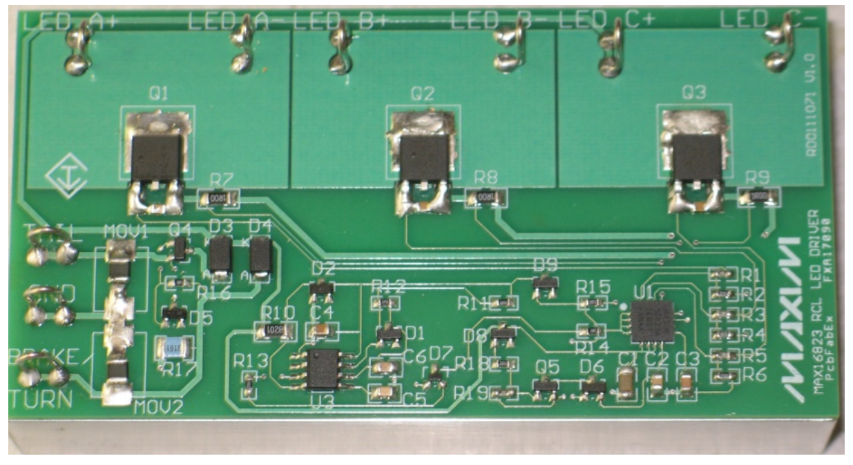 图1. PCB和安装的散热器