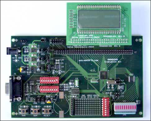 図1. LCD基板を取り付けたMAXQ2000評価キット